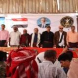 توافد شخصيات اجتماعية وقبلية بارزة إلى مخيم الاعتصام المفتوح في مدينة زنجبار