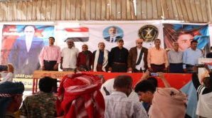 توافد شخصيات اجتماعية وقبلية بارزة إلى مخيم الاعتصام المفتوح في مدينة زنجبار