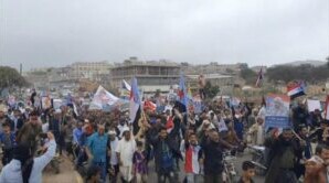 توافد حشود من مختلف مديريات الضالع لساحة الاعتصام