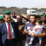 باتيس يتفقد أضرار الضربة الجوية السعودية على ميناء المكلا والأحياء السكنية المجاورة