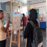 إبداع يتحدى الظروف… معرض فني نابض بالحياة في كلية الآداب بجامعة عدن