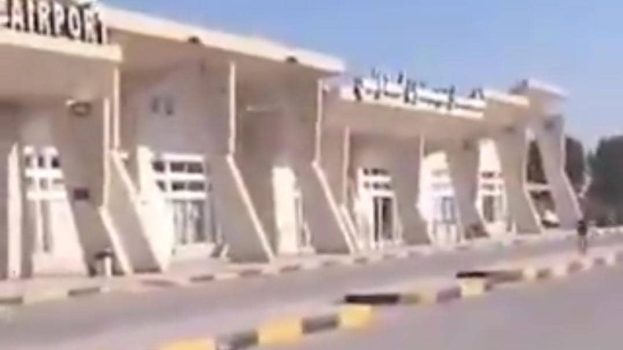 عاجل..القوات المسلحة الجنوبية تُحكِم سيطرتها على مطار سيئون وتواصل التقدم نحو مقر المنطقة العسكرية الأولى