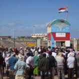 وقفة احتجاجية أمام مطار سقطرى للمطالبة برفع الحصار واستئناف الرحلات