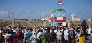 وقفة احتجاجية أمام مطار سقطرى للمطالبة برفع الحصار واستئناف الرحلات