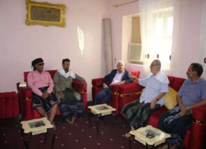 باتيس يزور أسرة الشهيد عمر بازنبور بزيارة أسرته في المكلا