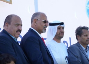 الرئيس الزُبيدي يضع حجر الأساس لمشروع محطة الطاقة الشمسية بقدرة 30 ميجاوات في محافظة أبين