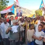 تظاهرة جماهيرية في مديرية “حجر” بحضرموت وفاءً للمجلس الانتقالي والتمسك بالإعلان الدستوري