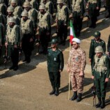 الحرس الثوري على حافة الانهيار.. “صراع الأجيال” يحدد مصير إيران بعد خامنئي