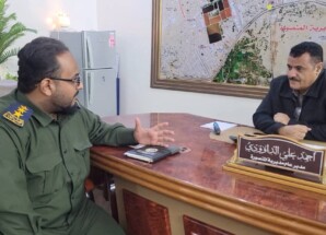 خلال لقائه بقائد حراسة المنشآت بالمديرية..  مدير عام المنصورة يشدد على ضرورة تثبيت دعائم الأمن والإستقرار والحفاظ على الممتلكات