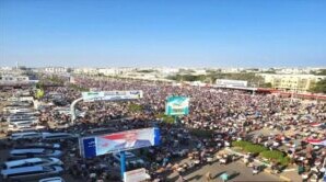 حشود غير مسبوقة في ساحة العروض بعدن تأييداً للمجلس الانتقالي