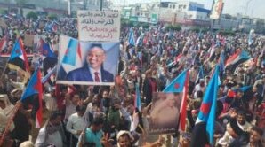 ساحة العروض…حشود جماهيرية مهيبة تجدد التفويض للرئيس الزُبيدي بعدن