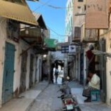 قوات الطوارئ تداهم محل جوالات في سوق سيئون وتعتقل مالكه في ظروف غامضة