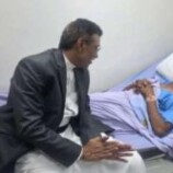 مسلح حوثي يعتدي على بائع سمك بالحديدة بالصفع والطعن