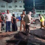 العقربي وبن جرادي يطلعان على سير أعمال سفلتة شارع البلدية بمديرية صيرة