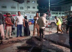 العقربي وبن جرادي يطلعان على سير أعمال سفلتة شارع البلدية بمديرية صيرة