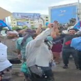 بدء توافد الحشود إلى ساحة العروض بخورمكسر للمشاركة في مليونية الوفاء والصمود