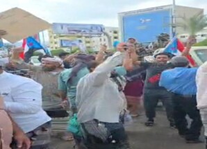 بدء توافد الحشود إلى ساحة العروض بخورمكسر للمشاركة في مليونية الوفاء والصمود