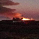 حريق يلتهم سفينة في ميناء حولاف بسقطرى