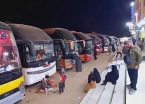 تكدس مئات المسافرين في العبر بانتظار العبور إلى منفذ الوديعة