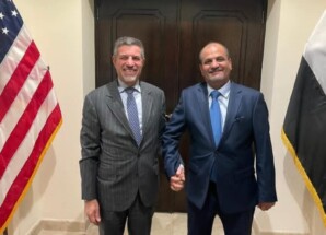 اللواء شلال شايع يبحث مع سفير الولايات المتحدة تعزيز التعاون في مكافحة الإرهاب