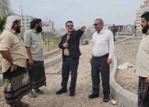 مدير عام المنصورة يتفقد مستوى إنجاز مشروع “إنشاء متنفس مثلث دوار السفينة”