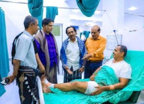 هرهرة يتفقد جرحى ومصابي تظاهرة معاشيق ويؤكد على حق التظاهر السلمي ويستنكر قمع المتظاهرين