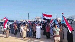 توافد شعبي واسع إلى ساحة الحرية في الغيضة