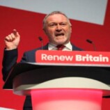 وزير بريطاني: ترامب يعبر عن موقفه الشخصي بخصوص مهلة إيران ولن ننجر للحرب