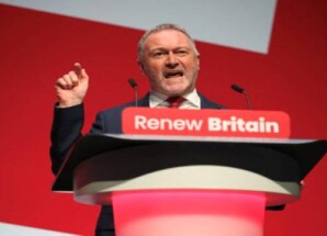 وزير بريطاني: ترامب يعبر عن موقفه الشخصي بخصوص مهلة إيران ولن ننجر للحرب