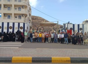 كادر الأمانة العامة يواصل وقفته الاحتجاجية لكسر الوصاية السعودية المفروضة على شعب الجنوب