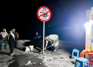 تركيب لوحة تحذيرية بمنع السباحة في منطقة صيرة (أبو دست)