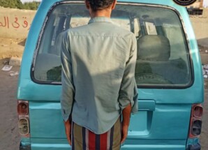 قوات طوق عدن تستعيد باص مسروق في منفذ الرباط بعدن وتوقف مشتبه به