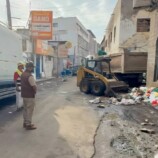 مدير عام صيرة يطلع على سير أعمال رفع مخلفات الأمطار في المديرية