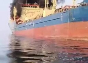 مقذوف مجهول المصدر يصيب سفينة أثناء عبورها مضيق هرمز