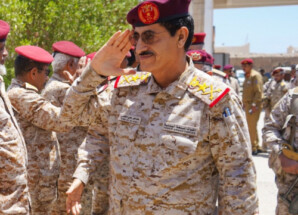 أبو الإرهاب يعيد مأساة 1994: وزير الدفاع اليمني يشرع في تسريح القوات المسلحة الجنوبية