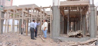 مدير عام خورمكسر يطّلع على تقدم العمل في مشروع فصول جديدة بثانوية عبدالباري للبنات