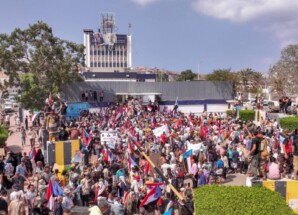 جماهير شعب الجنوب تعيد فتح مقرات المجلس الانتقالي بالعاصمة عدن