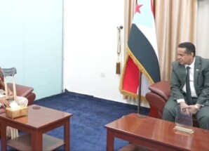 بتوجيهات الرئيس الزُبيدي… الحالمي يكرّم البطل الجريح علوي عبدالله بدرع الصمود