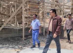 مدير عام المنصورة يتفقد الأعمال الإنشائية بمشروع بناء مدرسة الفقيد قاسم الحوثري في بلوك ( 12 )