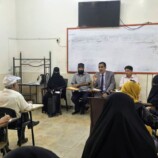 اجتماع عمادة كلية اللغات والترجمة بجامعة عدن مع أعضاء الهيئة التدريسية لمناقشة الإجراءات النهائية للتقديم لنيل الاعتماد الأكاديمي
