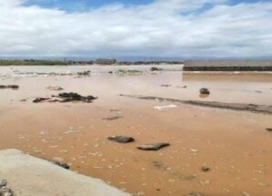 سيول جارفة تجتاح محافظة أبين وتقطع الطرق الرئيسية