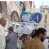وسط حزن واسع.. أهالي التواهي يشيّعون زوجين توفيا بانهيار منزل قديم في العاصمة عدن
