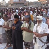 أبناء أبين يؤدون صلاة عيد الأضحى ويرفعون التهاني للقيادة السياسية بهذه المناسبة