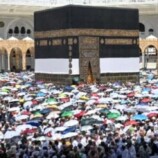 الحجاج المتعجلون يؤدون طواف الوداع