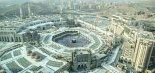 حجاج بيت الله الحرام يواصلون رمي الجمرات في آخر أيام التشريق