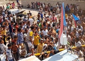 تظاهرة حاشدة في المسيمير رفضا لأي توجه لتغيير مدير الأمن