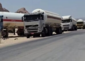 قطاع قبلي في شبوة يوقف ناقلات الغاز المتجهة إلى مأرب رداً على استهداف الشاحنات القادمة إلى الجنوب