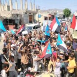 وقفات احتجاجية حاشدة تجتاح مديريات لحج رفضًا لإدراج مدانين بالإرهاب ضمن صفقة تبادل الأسرى