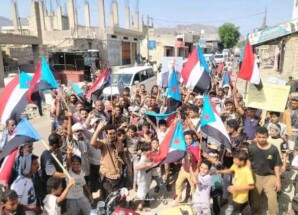 وقفات احتجاجية حاشدة تجتاح مديريات لحج رفضًا لإدراج مدانين بالإرهاب ضمن صفقة تبادل الأسرى