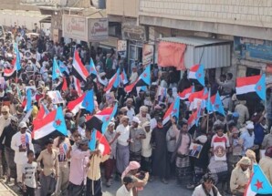 حشود غفيرة في حديبو تدشّن التصعيد الشعبي رفضًا للوصاية
